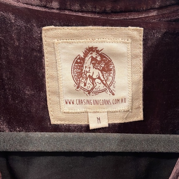 🦄CHASING UNICORNS 🦄 WILD HORSES VELVET TUNIC vineyard color - Picture 3 of 6